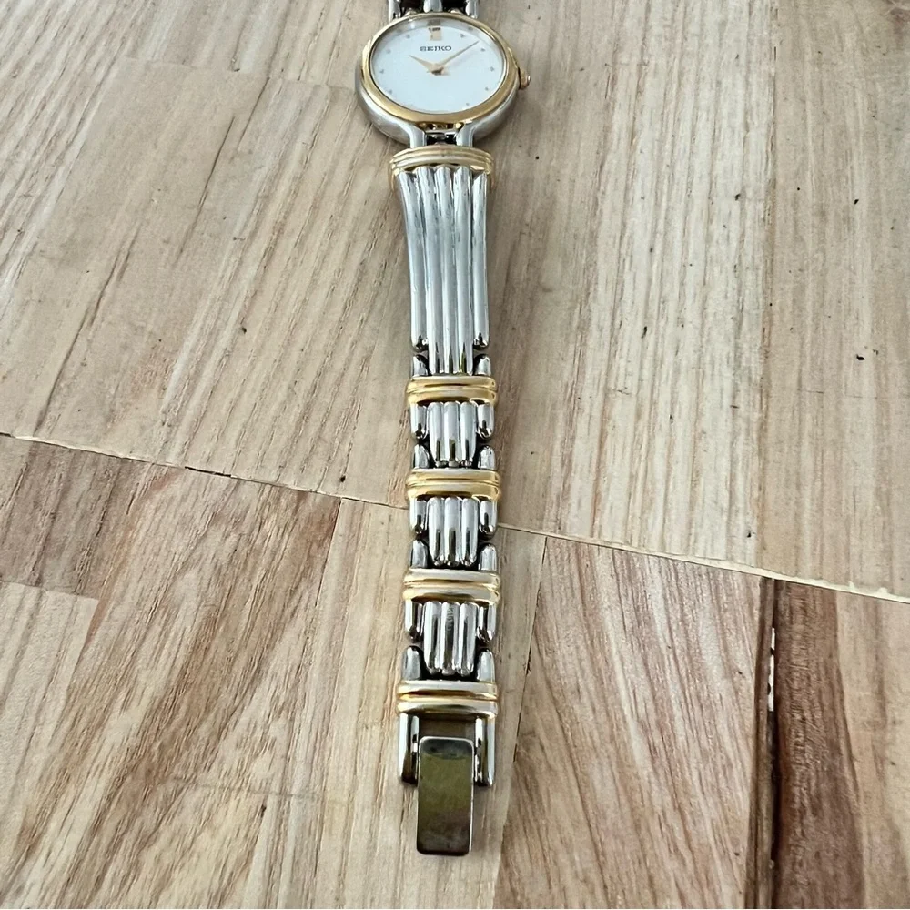 Seiko ladies two-tone dress bracelet watch NEW BATTERY